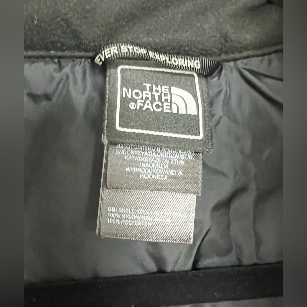 The North Face Women’s Quilted Stow Pocket
Vest in Black, Size Medium - Picture 6 of 7